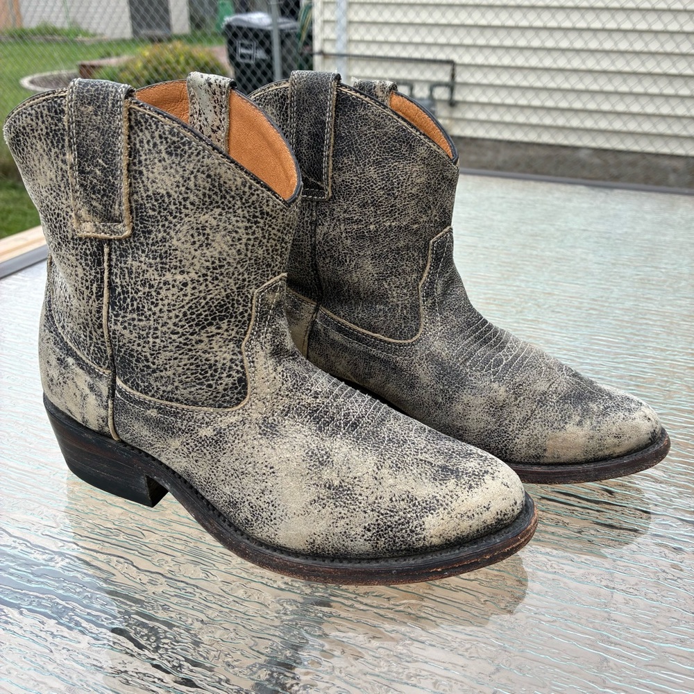 Miz Mooz Women's Leather Carlito Grey Distressed Western Ankle Boots Size 6